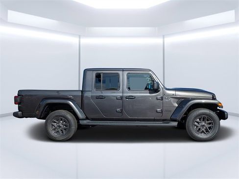 New 2025 Jeep Gladiator Sport image 2