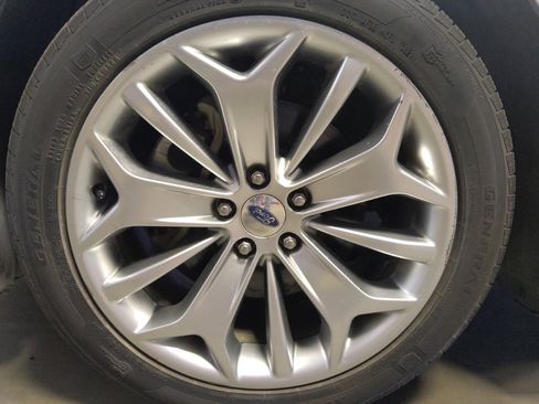 Used 2015 Ford Taurus Limited FWD image 31