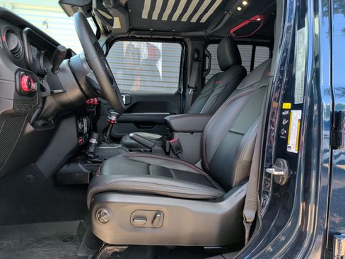 Used 2025 Jeep Wrangler Unlimited Rubicon AWD/4WD image 16