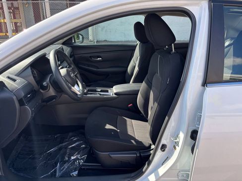 Used 2025 Nissan Sentra SV FWD image 24