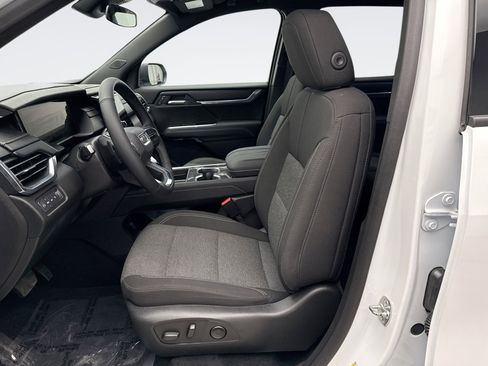 Used 2025 GMC Acadia Elevation image 11