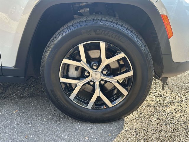 Certified 2024 Jeep Grand Cherokee Limited AWD/4WD image 10