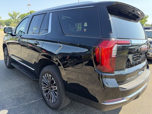 Used 2025 GMC Yukon Elevation w/ Elevation Premium Package AWD/4WD image 3