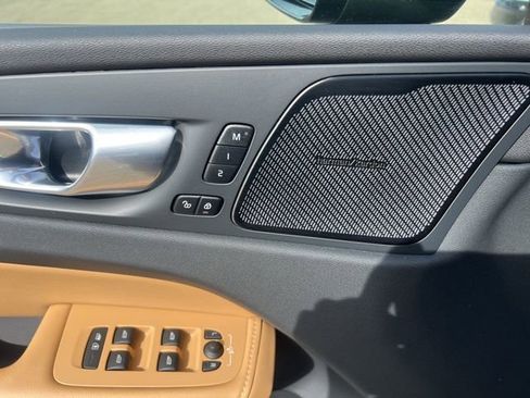 Certified 2023 Volvo XC60 B6 Ultimate w/ Protection Package Premier image 28