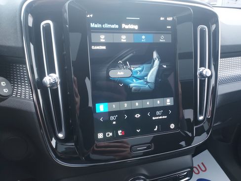 Used 2021 Volvo XC40 P8 Recharge image 38