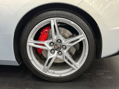 Used 2021 Chevrolet Corvette Stingray w/ Z51 Performance Package image 16