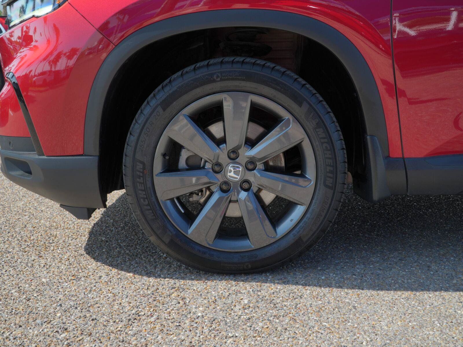 Used 2025 Honda Pilot Sport image 12