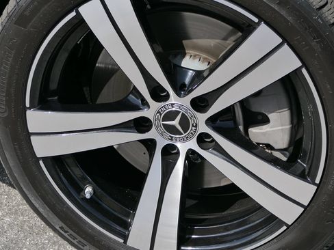 Used 2025 Mercedes-Benz C 300 4MATIC Sedan image 11