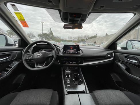 Used 2025 Nissan Rogue SV image 35