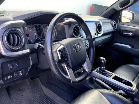 Used 2022 Toyota Tacoma Limited AWD/4WD image 2