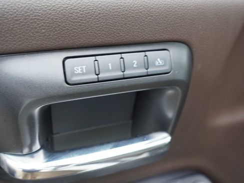 Used 2016 Chevrolet Silverado 1500 LTZ w/ LTZ Plus Package AWD/4WD image 22