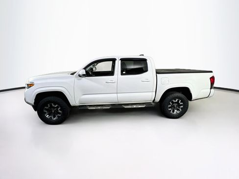 Used 2022 Toyota Tacoma SR AWD/4WD image 8