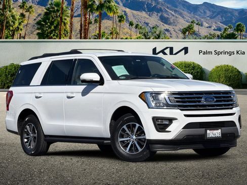 Used 2018 Ford Expedition XLT w/ Equipment Group 201A RWD image 2