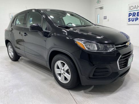 Used 2020 Chevrolet Trax LS image 2
