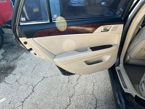 Used 2011 Toyota Avalon Limited image 15