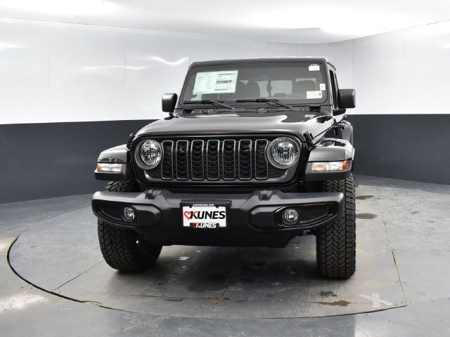 Used 2025 Jeep Gladiator Sport AWD/4WD image 7