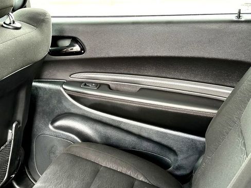 Used 2025 Dodge Durango GT RWD image 21