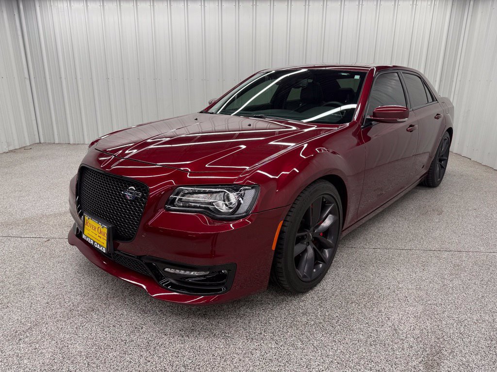Used 2023 Chrysler 300 C RWD image 3