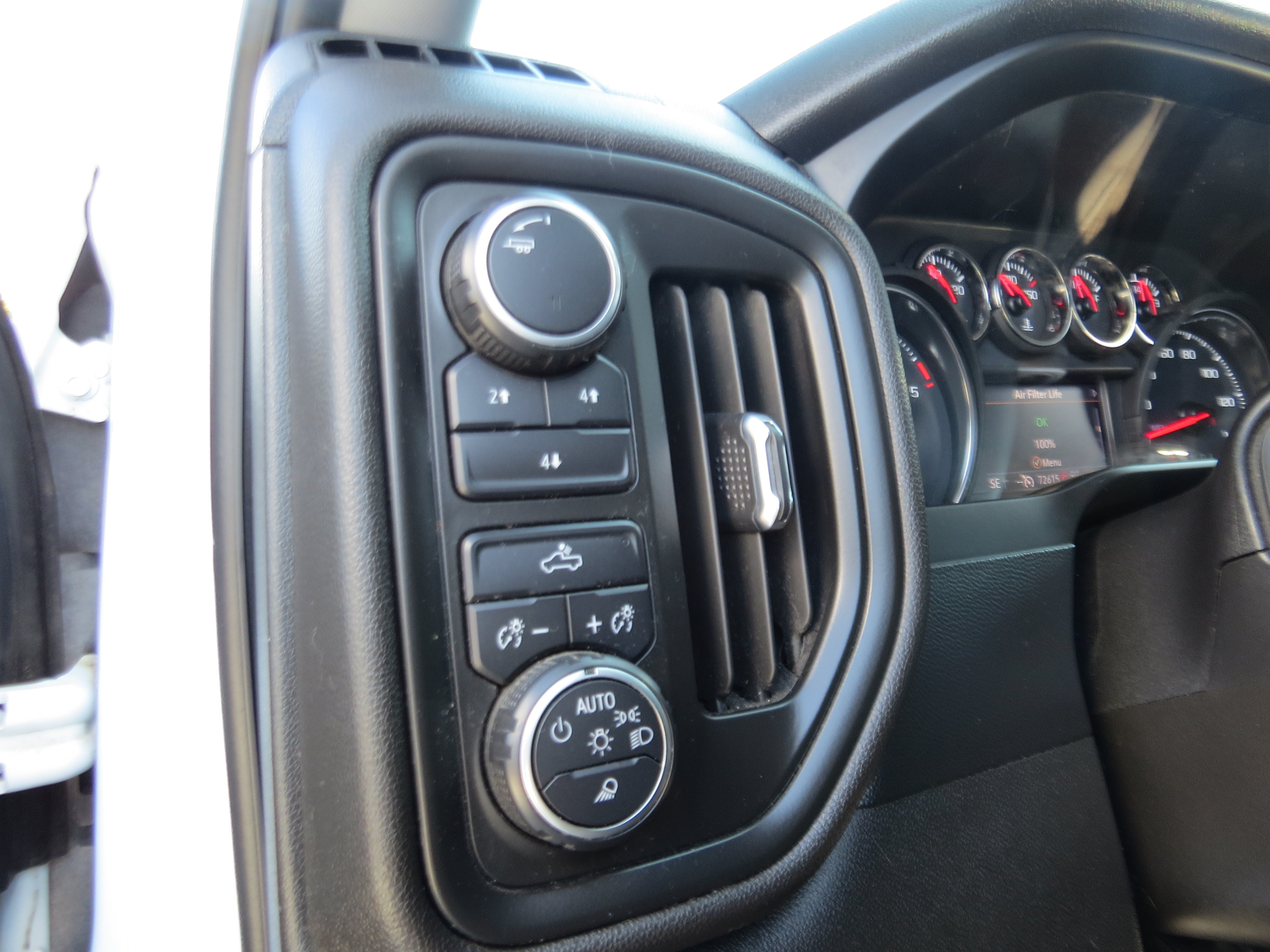 Used 2022 Chevrolet Silverado 2500 Custom w/ Custom Value Package AWD/4WD image 18