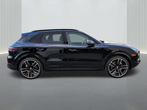 Used 2023 Porsche Cayenne AWD/4WD image 7
