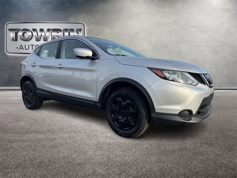 Used 2019 Nissan Rogue Sport S image 2