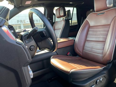 Used 2024 GMC Yukon Denali Ultimate AWD/4WD image 8
