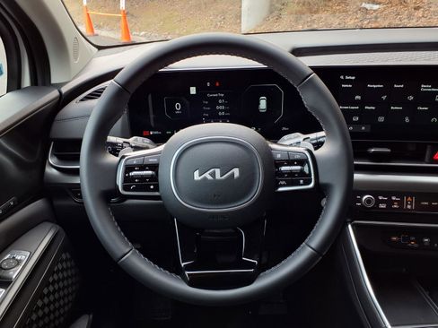 New 2026 Kia Carnival SX w/ SX Dark Edition Package FWD image 7