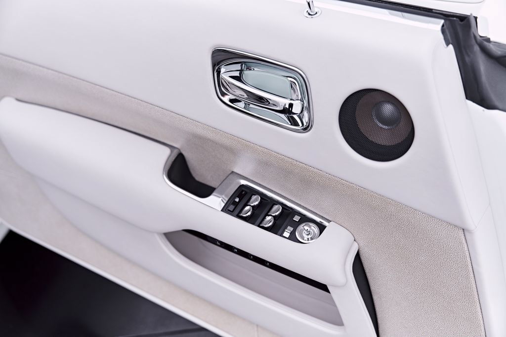 Used 2014 Rolls-Royce Wraith RWD image 39