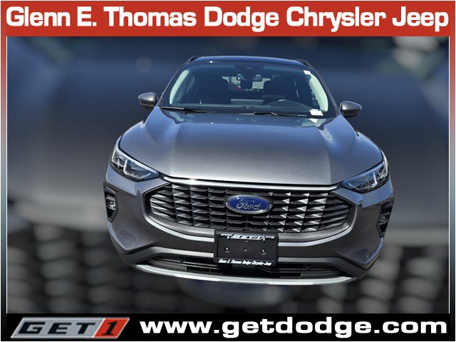 Used 2025 Ford Escape Platinum AWD/4WD image 2