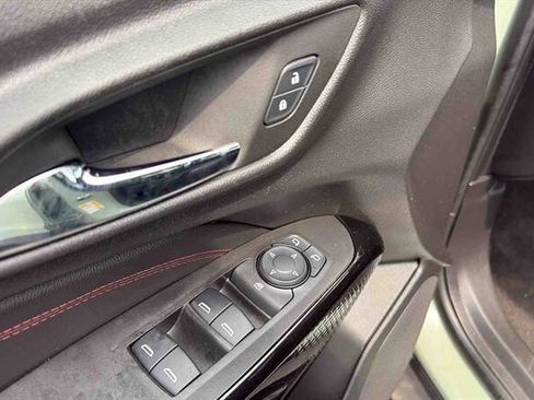Used 2024 Chevrolet Trax RS FWD image 14
