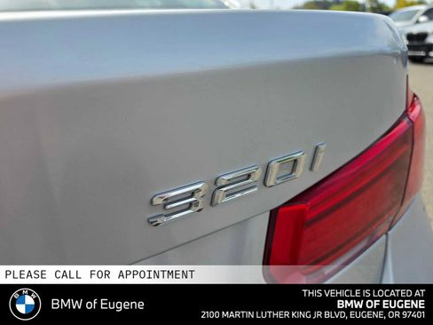 Used 2017 BMW 320i xDrive Sedan AWD/4WD image 17