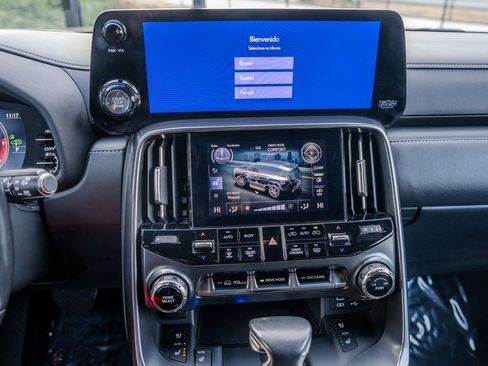 Used 2023 Lexus LX 600 4WD w/ Luxury Package image 11