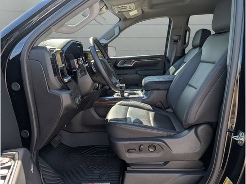 Used 2025 Chevrolet Silverado 1500 RST AWD/4WD image 16