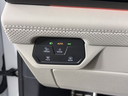 Used 2025 Volkswagen Atlas SEL Premium R-Line image 32