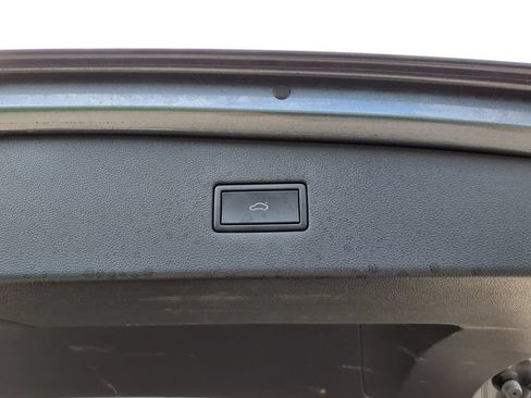 Used 2019 Volkswagen Tiguan S FWD image 13
