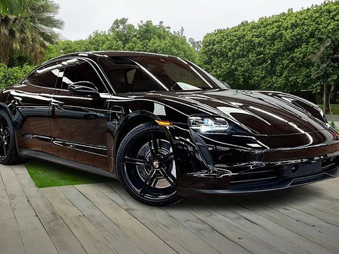 Used 2021 Porsche Taycan image 11