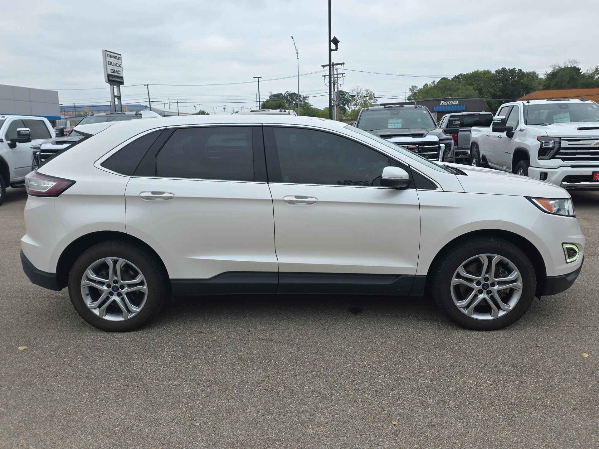 Used 2018 Ford Edge Titanium w/ Technology Package AWD/4WD image 9