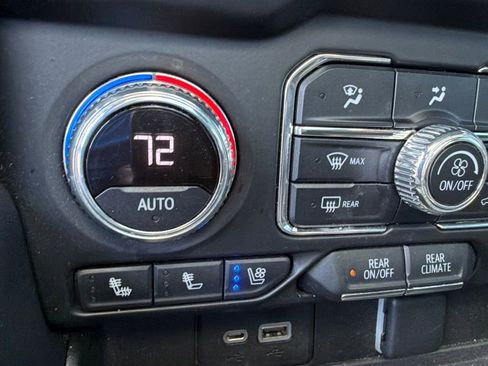Used 2023 GMC Yukon XL AT4 w/ Technology Package AWD/4WD image 17