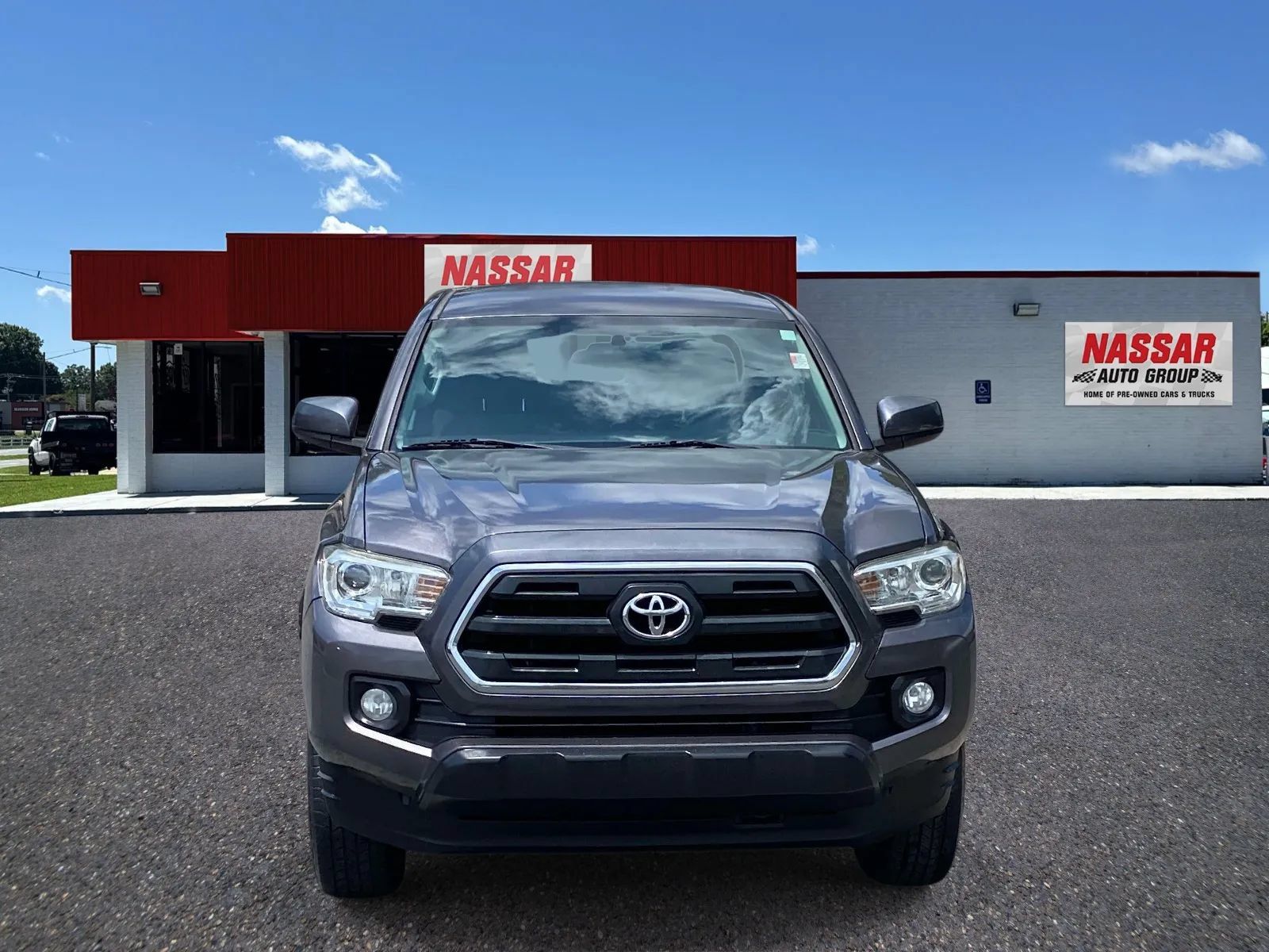 Used 2016 Toyota Tacoma SR5 w/ Towing Package RWD image 2