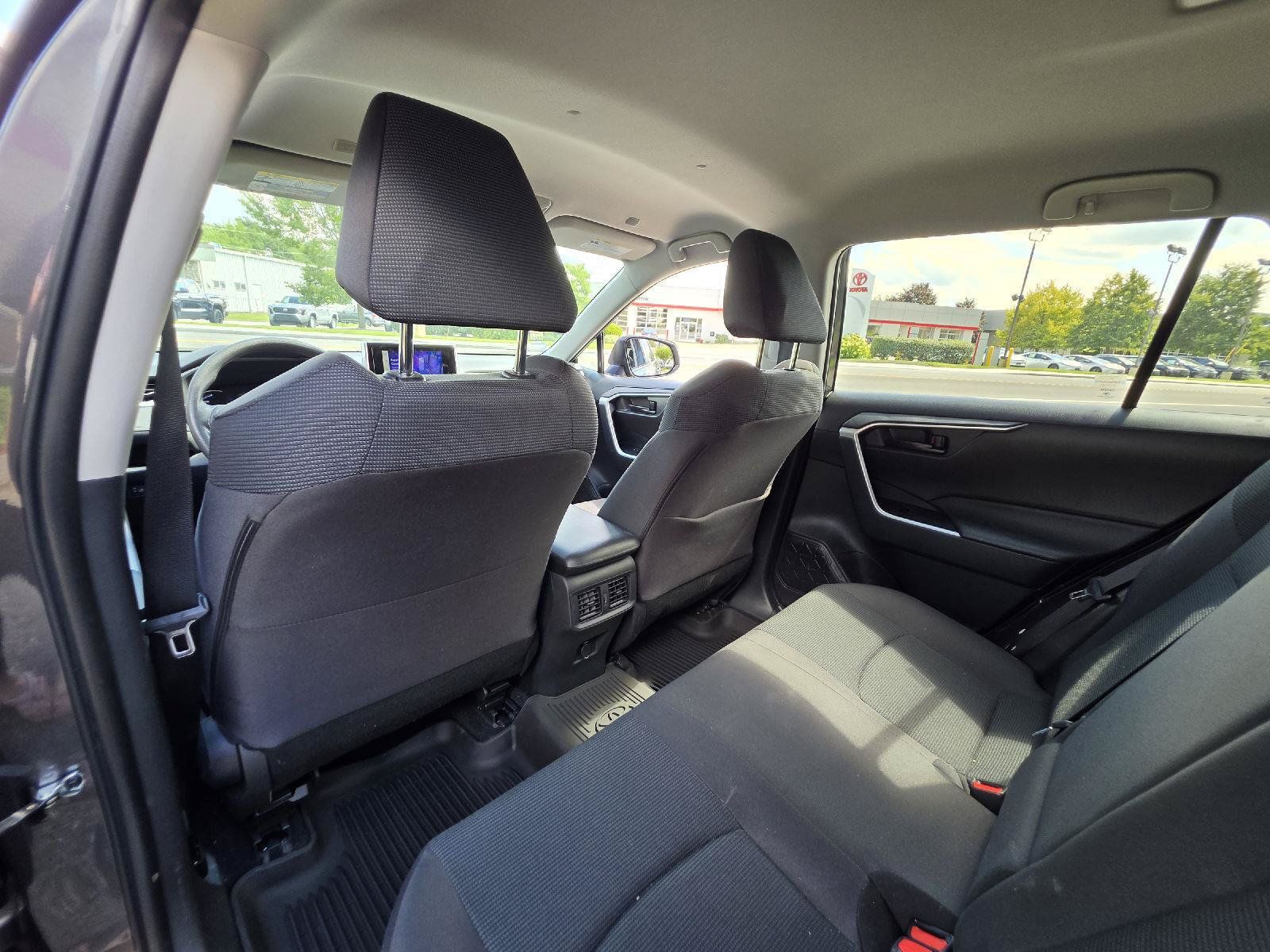 Used 2024 Toyota RAV4 LE AWD/4WD image 14
