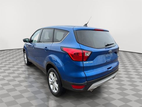 Used 2019 Ford Escape SE image 3