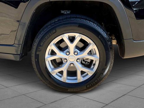 Used 2024 Jeep Grand Cherokee Limited image 10