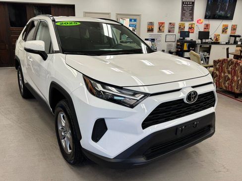 Used 2025 Toyota RAV4 XLE AWD/4WD image 30