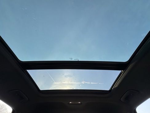 Used 2025 Audi Q3 2.0T Premium image 18