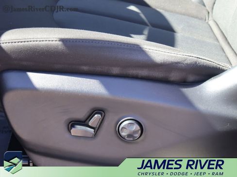 Used 2024 Chrysler Voyager LX FWD image 23