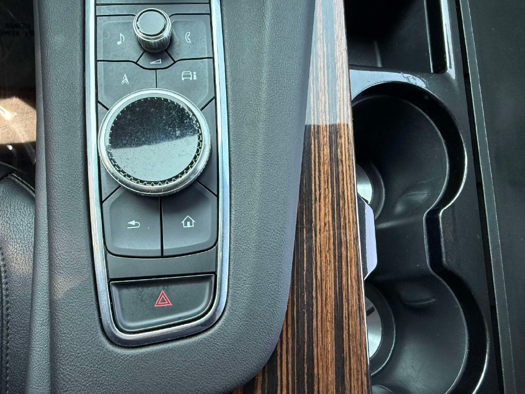 Used 2023 Cadillac Escalade ESV Luxury AWD/4WD image 24