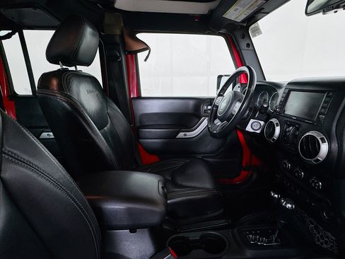 Used 2018 Jeep Wrangler Unlimited Sahara w/ Dual Top Group image 26