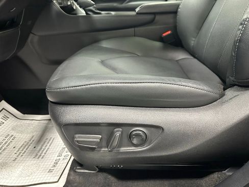 Used 2025 Toyota Grand Highlander AWD image 12