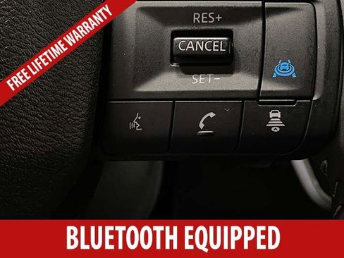 Used 2025 Nissan Rogue SV FWD image 11