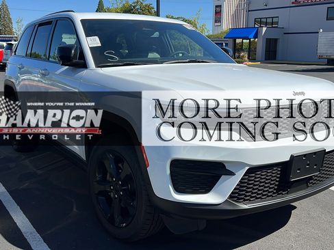 Used 2023 Jeep Grand Cherokee Altitude AWD/4WD image 1